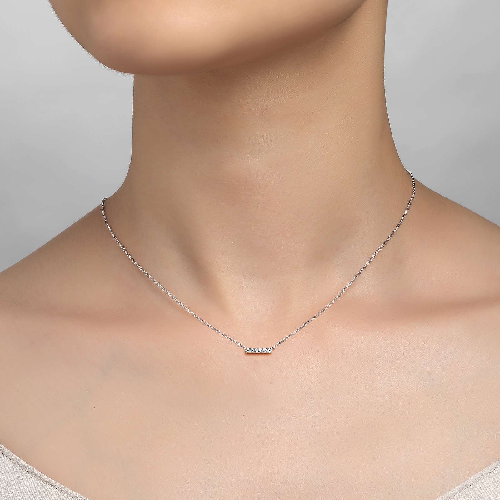 0.09 ct tw Dainty Bar Necklace